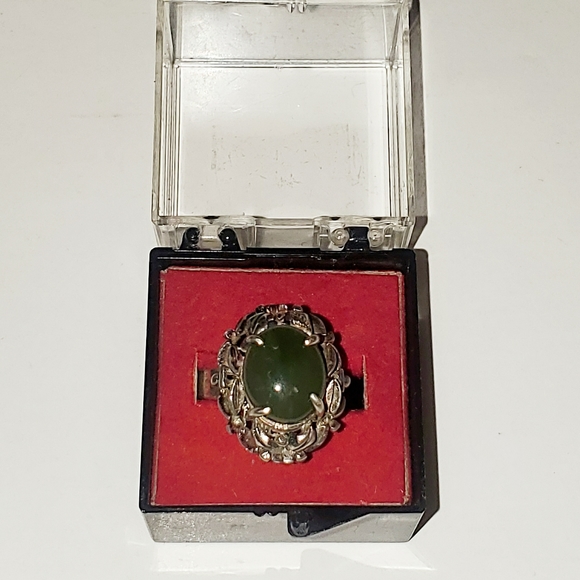 Vintage Jade Ring - Picture 2 of 3